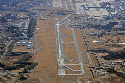 用地確保は未完でも「必要不可欠」…成田空港、月内に滑走路拡張工事着工