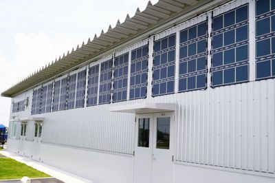 アイシン・豊田合成…「ペロブスカイト」実証推進、再生エネ活用軸に独自技術の開発加速