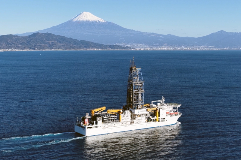 国産レアアース産業化へ…南鳥島沖、回収した泥で確認