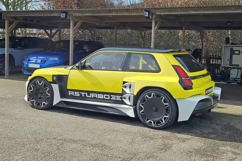 ルノーと。 もぷです。 ルノーのスポーツEV「ルノー5ターボ3E」に搭載…エクセディ、イン
