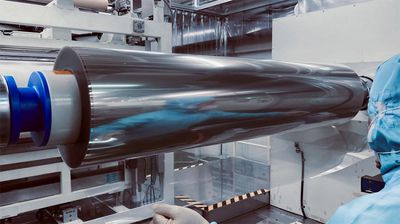 「ペロブスカイト太陽電池」バリアフィルム、コニカミノルタがシェア首位狙う