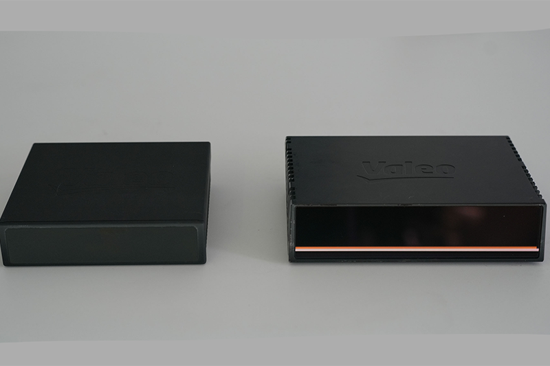 フロントガラス裏側へ組み込み可能、ヴァレオが高性能センサー新型