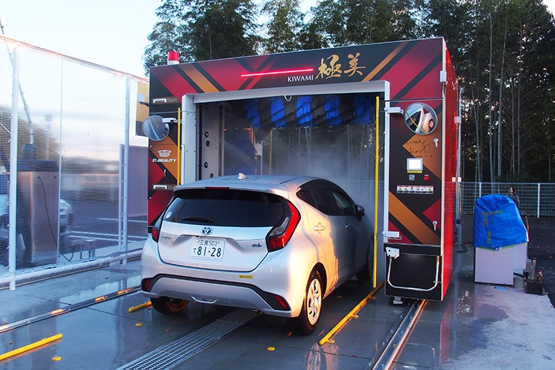 ガソリン市場縮減でセルフ洗車場に活路…ナヤデンが導入、最新鋭機の ガソリン市場縮減でセルフ洗車場に活路…ナヤデンが導入、最新鋭機の
