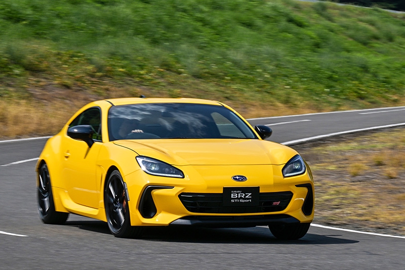 スバルが300台限定販売、スポーツ車「BRZ」特別仕様車のデザイン 
