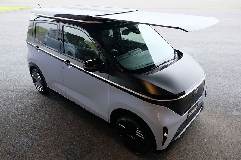 日産「大型ソーラーパネル」搭載の軽EVを発表！