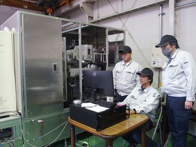 ペロブスカイト太陽電池など先端需要も狙う&hellip;光機械製作所、超薄板ガラスパネル切断技術に挑む