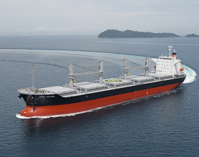 クレーン4基搭載、今治造船が4万トン型のバラ積み船引き渡し