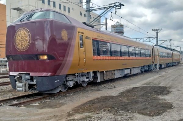 車内に国宝レプリカ展示…JR西日本が刷新、特急「まほろば」の新