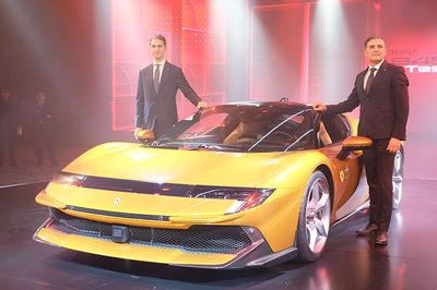 システム最高出力は1050馬力…フェラーリが日本初披露、新型PHV「849テスタロッサ」の性能