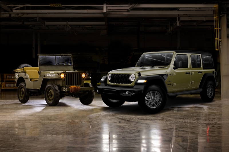 金属製 軍用車両 ジープ 完成品 重量4k弱 長さ 約40cm 横 約18.5cm 