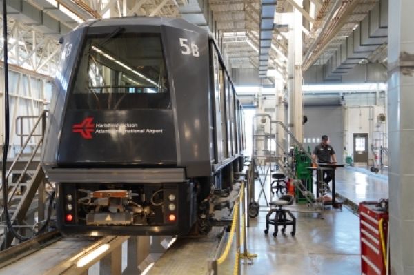 三菱重工、全自動無人運転車両システム更新…米空港で受注｜ニュー