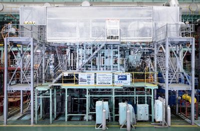 大型商船向け水素燃料エンジン、川重・J-ENGが世界初の運転開始