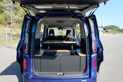 大容量収納、普段使いと両立…NMCが開発、日産「セレナ」車中泊仕様の全容