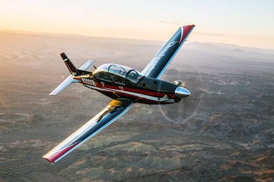 兼松が防衛装備庁と2機売買契約、次期初等練習機「T-6」の特徴