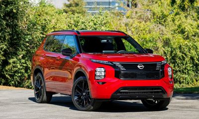 日産、「ローグ」PHV投入…品揃え拡充で反転攻勢