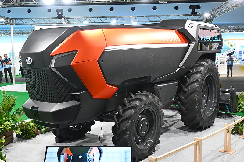 燃料電池で無人走行…クボタが公開、世界初トラクターの全容｜ニュー