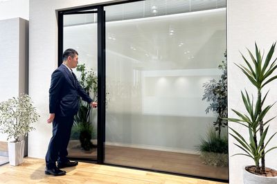 テラスドア・FIX窓を一体化、LIXIL「パノラマドア」の性能