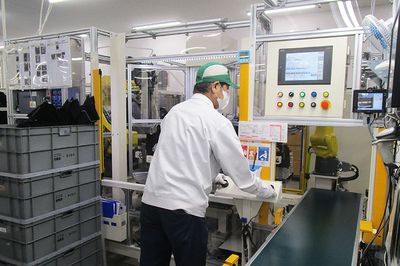 組み立て作業3人分1人で…森六テクノロジー、ロボットと働く現場