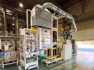 人気の部品再利用 ボーイング777製の窓を使用したキーホルダーが