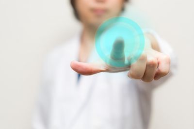 人工甘味料が大腸炎を悪化、北里大・慶大が解明した仕組みとは