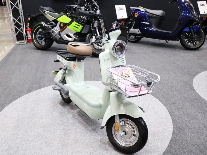 なお ホンダは名車を新設計復刻…国内2輪車メーカー、若年層ファン獲得へ