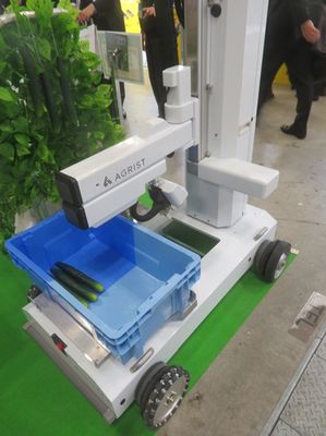 キュウリ・ピーマン・アスパラ…野菜収穫はロボに任せて。多彩な種類を手際よく