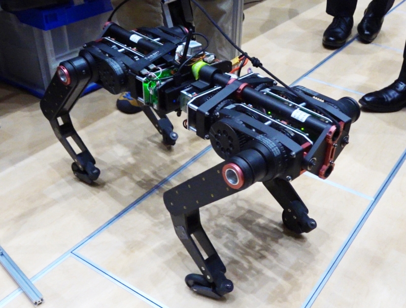 秒速3.3m…広島大・東工大が開発、哺乳類型関節4脚車輪で〝世界最速