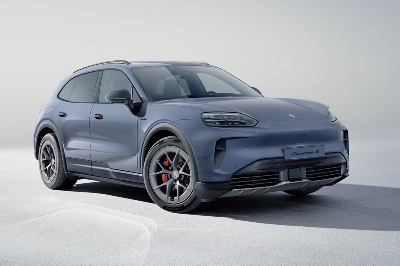 最高時速250km…ポルシェ、新型EV「カイエン」に中間モデル｜ニュー