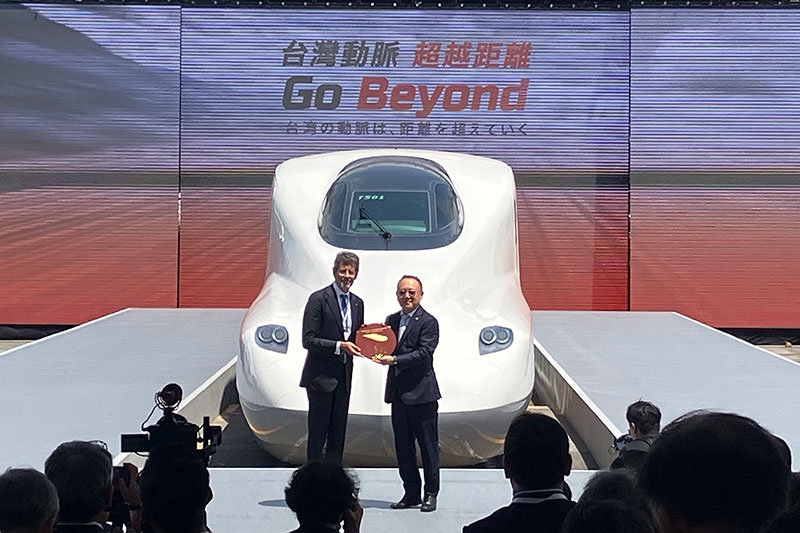 最高時速300km…日立・東芝が台湾に向け出荷、新型高速鉄道車両の性能
