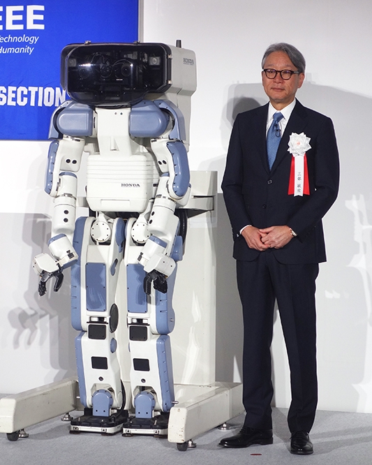 ホンダ、世界初の人間型二足走行ロボ「歴史的業績」に｜ニュースイッチ