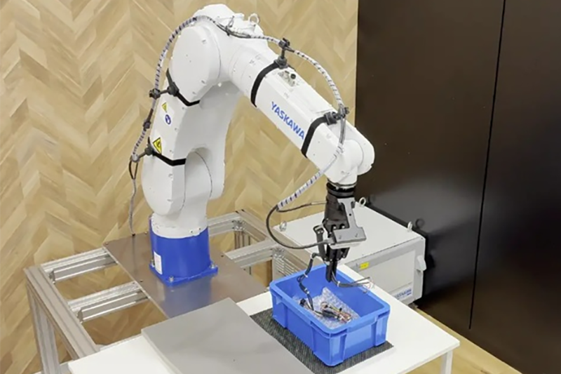 安川電機・ソフトバンクが実証…柔軟な物体をロボットで把持