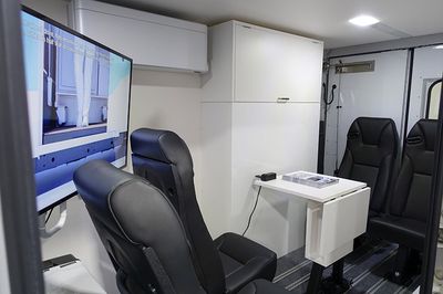 EV小型トラックにオフィス架装、日野自動車が提案する狙い