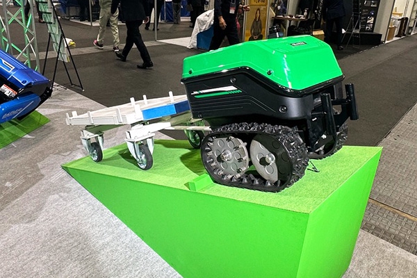 最大100kgけん引…オカネツ工業が開発、不整地自律走行クローラー台車の